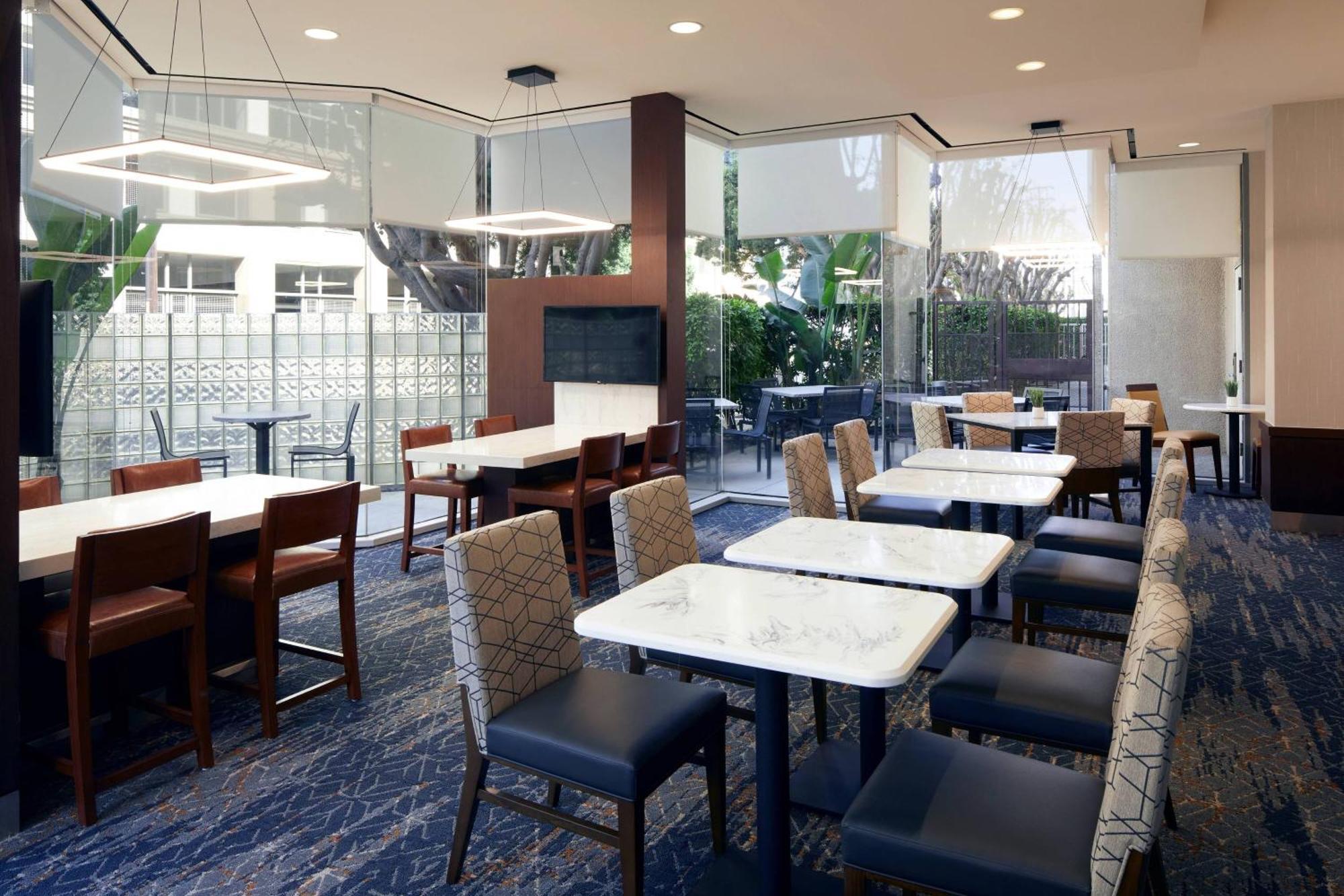 Courtyard By Marriott Los Angeles Lax / Century Boulevard Hotel Exterior photo